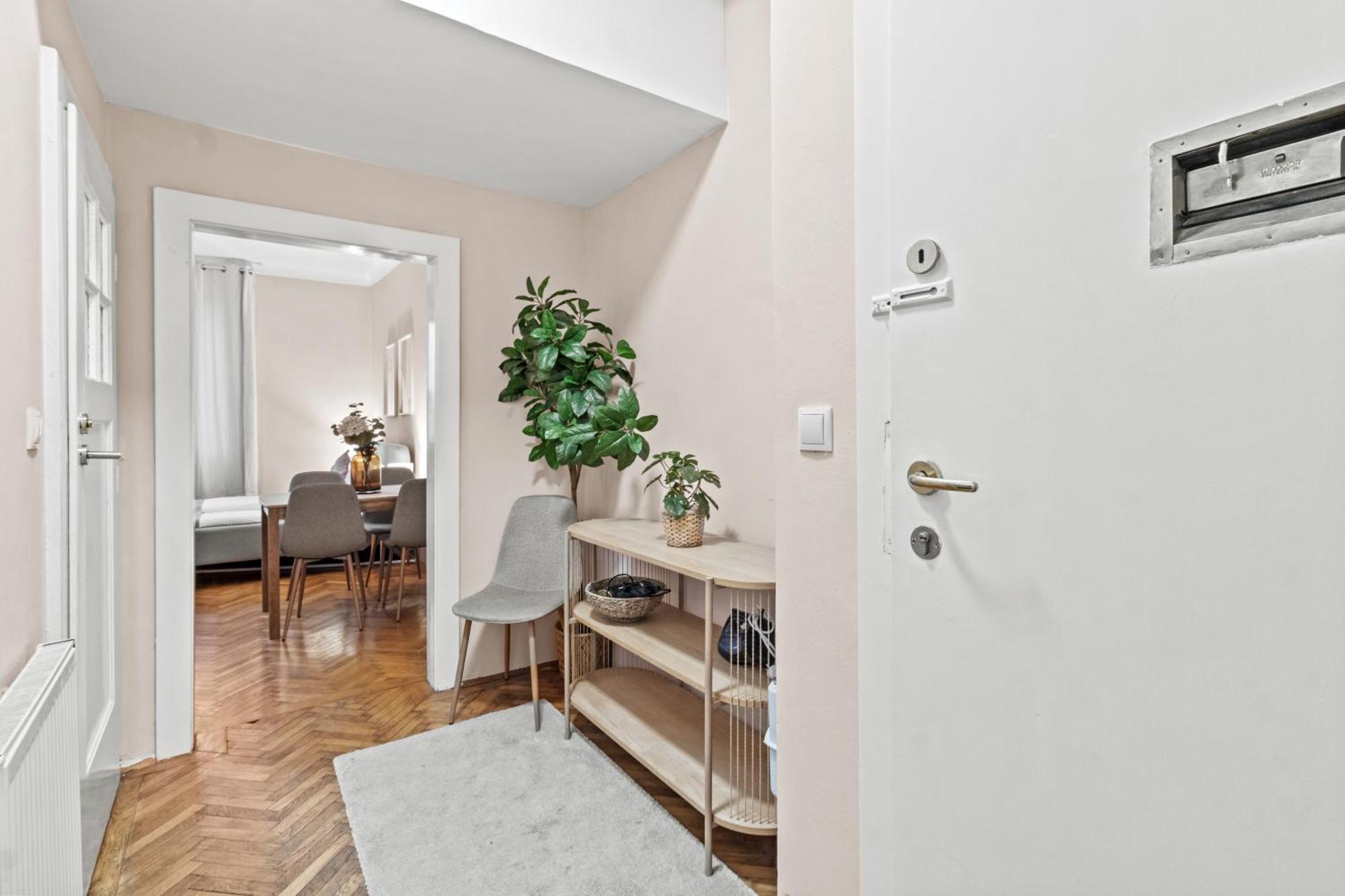 Modern Apartment, 3 Min To "U3 Neubaugasse" Vienna Exterior photo